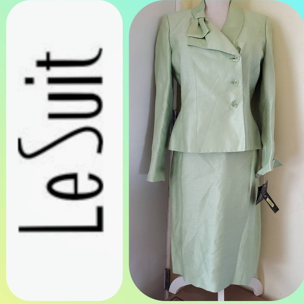 NWT-Stunning 2 piece Le Suit skirt and jacket set